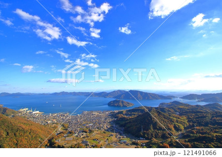 眼下に広がる瀬戸内風景 121491066