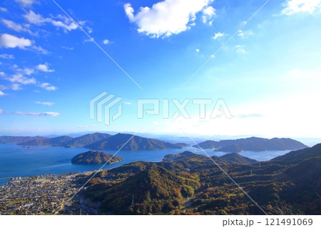 鉢巻展望台(野呂山中腹)から四国 とびしま海道方面を望む 121491069