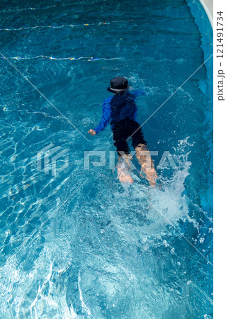 10 years old 121491734