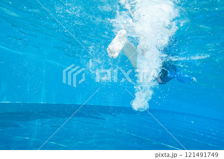 10 years old 121491749