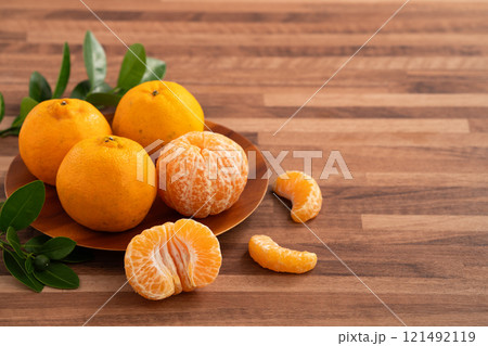 オレンジ色 オレンジ 橙 121492119