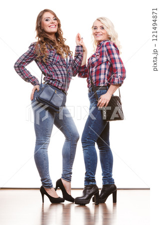 adult daughter and mother with handbags 121494871