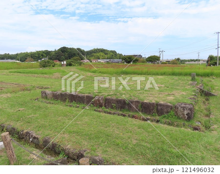 史跡出雲国分寺跡、島根県松江市、奈良時代の聖武天皇が造らせた官営の寺 史跡出雲国分寺跡、島根県松江市、奈良時代の聖武天皇が造らせた官営の寺 121496032