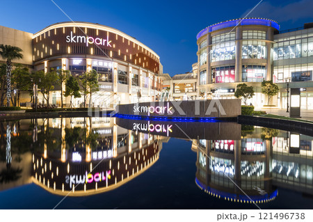 Night view of SKM Park Outlets Kaohsiung, Taiwan. It is a brand-new type of compound lifestyle outlet of Shin Kong Mitsukoshi. 121496738