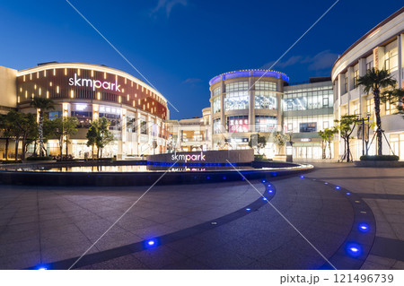 Night view of SKM Park Outlets Kaohsiung, Taiwan. It is a brand-new type of compound lifestyle outlet of Shin Kong Mitsukoshi. Night view of SKM Park Outlets Kaohsiung, Taiwan. It is a brand-new type of compound lifestyle outlet of Shin Kong Mitsukoshi. 121496739