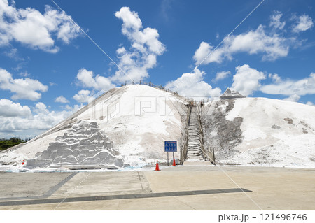 Spectacular view of the Qigu Salt Mountains in Tainan, Taiwan, one of the Southwest Coast National Scenic Area attractions. 121496746