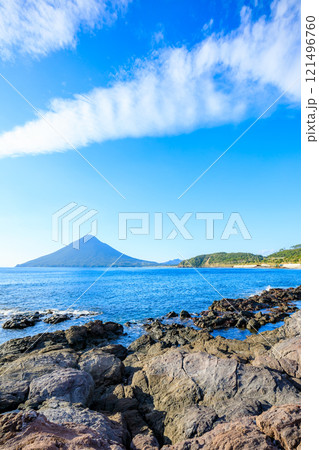秋の長崎鼻から見た開聞岳　鹿児島県指宿市 121496760