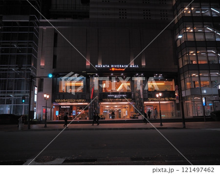 夜に輝く博多リバレイン 121497462