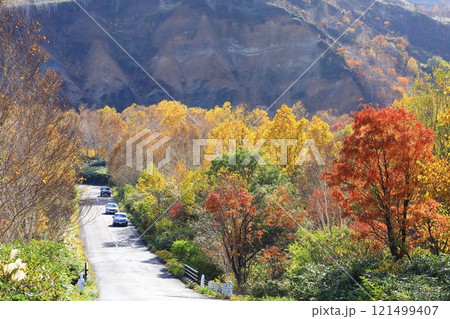 紅葉に染まる八幡平アスピーテライン 紅葉に染まる八幡平アスピーテライン 121499407