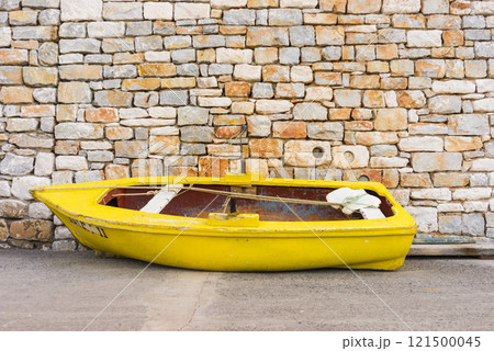 Old broken fishing boat Old broken fishing boat 121500045