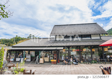 藤枝市にある道の駅 玉露の里の風景(静岡県) 藤枝市にある道の駅 玉露の里の風景(静岡県) 121500877