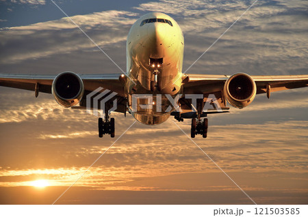 ANAボーイング777離陸上昇 ANAボーイング777離陸上昇 121503585