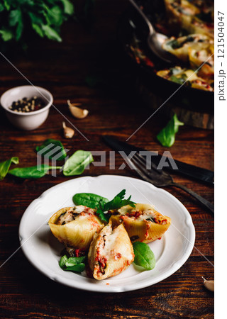 Pasta stuffed with ground beef, spinach and cheese Pasta stuffed with ground beef, spinach and cheese 121504047