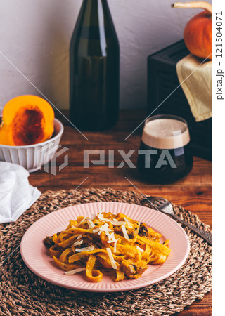 Fettuccine Pasta with Pumpkin Sauce and Mushrooms 121504071