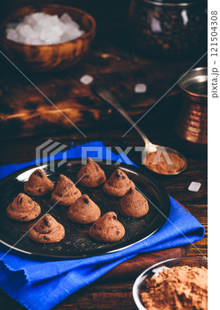 Homemade truffles with dark chocolate Homemade truffles with dark chocolate 121504308