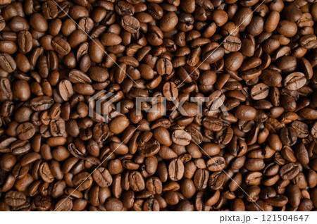 Top view closeup roasted coffee beans. Horizontal copy space background, cover, backdrop, texture. Place for adding text or design 121504647