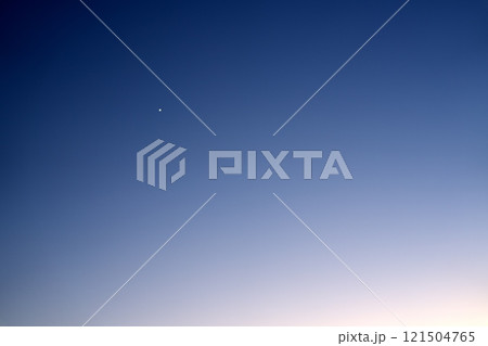 夕方の空の一番星（宵の明星） 121504765