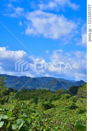 初秋の薄根川沿いから眺めた風景 上越方面の山並 沼田市 初秋の薄根川沿いから眺めた風景 上越方面の山並 沼田市 121505557