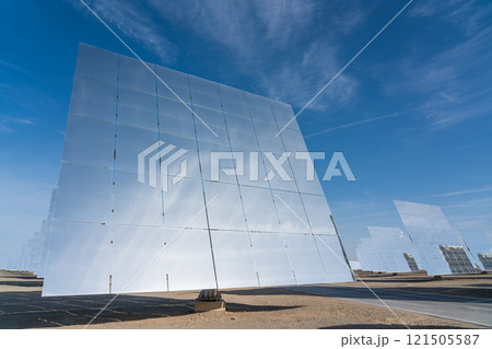 溶融塩タワー型太陽熱発電所 溶融塩タワー型太陽熱発電所 121505587