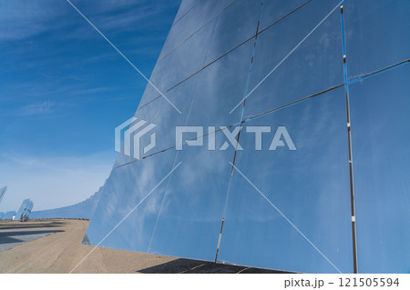 溶融塩タワー型太陽熱発電所 溶融塩タワー型太陽熱発電所 121505594