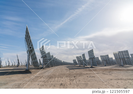 溶融塩タワー型太陽熱発電所 溶融塩タワー型太陽熱発電所 121505597