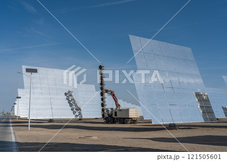 溶融塩タワー型太陽熱発電所 溶融塩タワー型太陽熱発電所 121505601