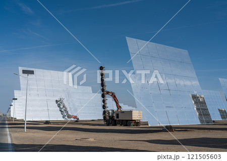 溶融塩タワー型太陽熱発電所 溶融塩タワー型太陽熱発電所 121505603