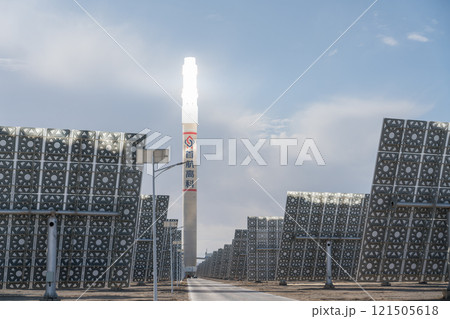 溶融塩タワー型太陽熱発電所 溶融塩タワー型太陽熱発電所 121505618