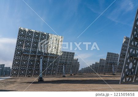 溶融塩タワー型太陽熱発電所 溶融塩タワー型太陽熱発電所 121505658