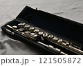 ダークな印象のシルバーのオフセットリングキィでH足部管仕様のフルート 121505872