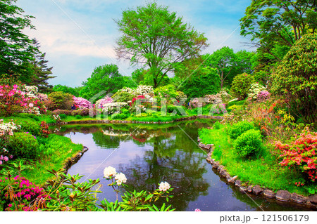花々と池のガーデン 121506179