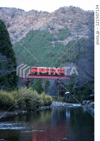 峡谷の翳り 121507134