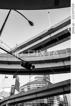 東京 首都高速5号から東池袋料金所へ 2024.11 e-4 モノクロ 東京 首都高速5号から東池袋料金所へ 2024.11 e-4 モノクロ 121507559