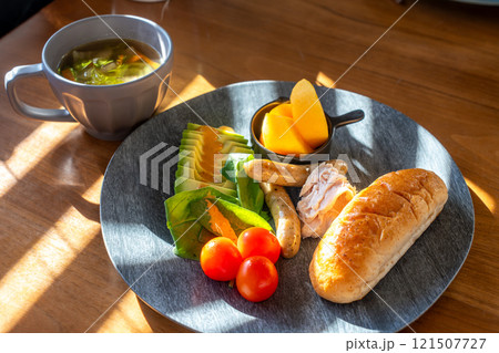 バランスの良い朝食 121507727