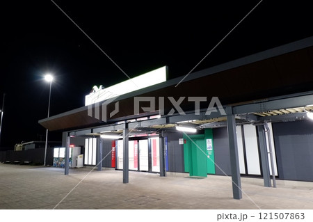 夜の坂東PA 121507863