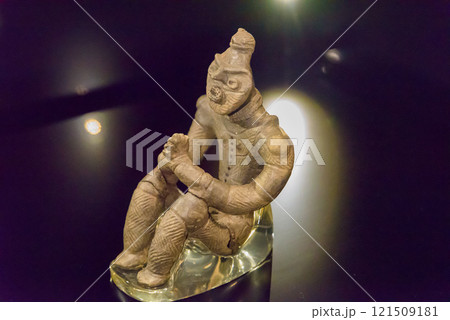 合掌土偶(国宝) 是川縄文館(青森県八戸市) 合掌土偶(国宝) 是川縄文館(青森県八戸市) 121509181