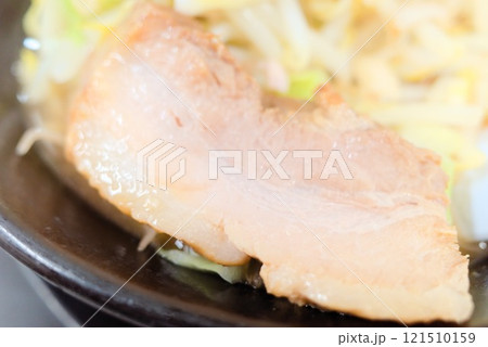 二郎系ラーメンに乗っているチャーシュートッピング 121510159