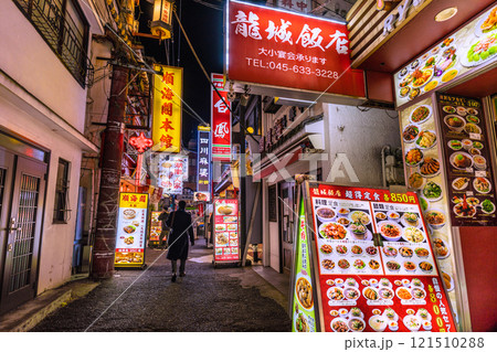 日本の横浜都市景観 夜の中華街 香港路などを望む…希望の時代へ 121510288