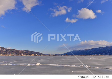 諏訪湖の神渡り 121511236