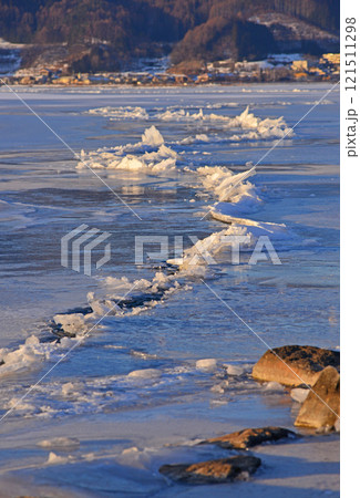 諏訪湖の神渡り 121511298
