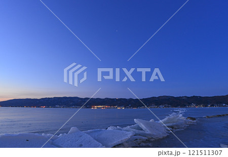 諏訪湖の神渡り 121511307