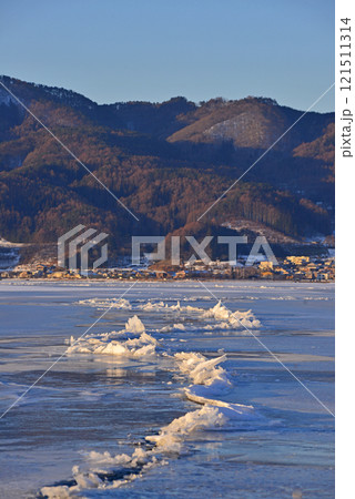 諏訪湖の神渡り 121511314