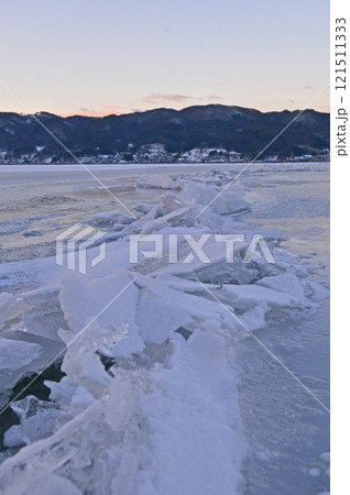 諏訪湖の神渡り 121511333