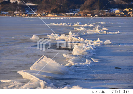 諏訪湖の神渡り 諏訪湖の神渡り 121511358