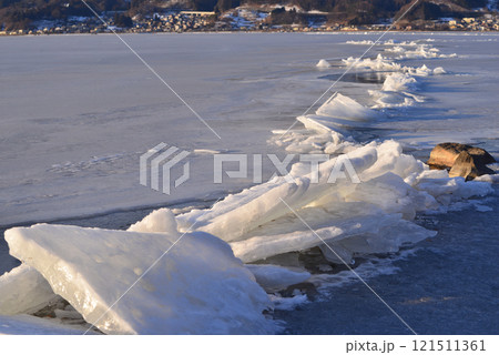 諏訪湖の神渡り 121511361