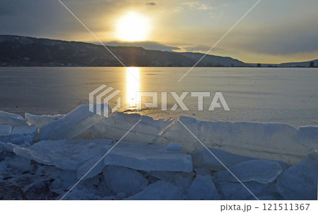 諏訪湖の神渡り 諏訪湖の神渡り 121511367