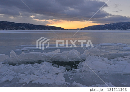 諏訪湖の神渡り 諏訪湖の神渡り 121511368