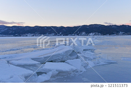 諏訪湖の神渡り 121511373