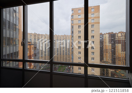 Aesthetic Urban Apartment View Featuring Stunning Modern Architecture and Vibrant City Skyline 121511858