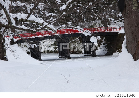 雪の下乗橋風景_弘前城 雪の下乗橋風景_弘前城 121511940